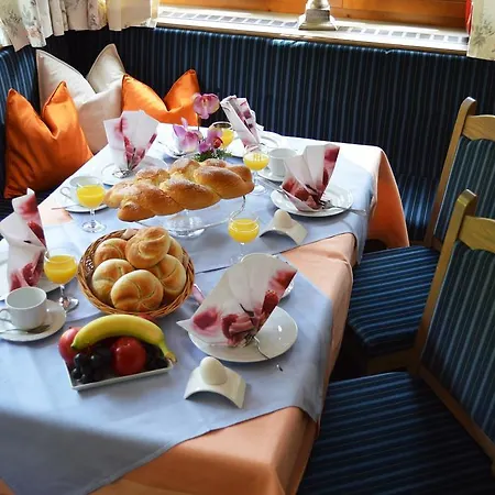 祖阿尔坦穆赫膳食公寓酒店