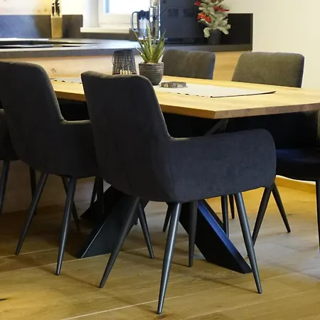 祖阿尔坦穆赫膳食公寓酒店